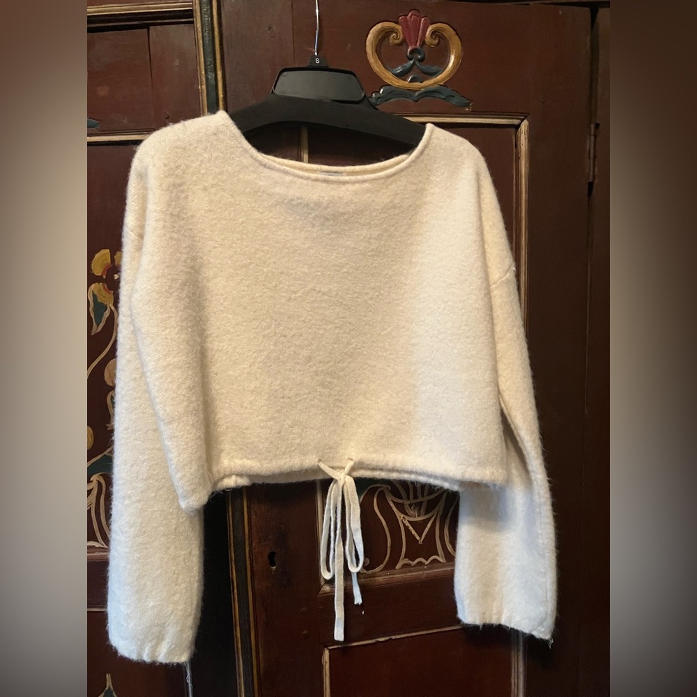 PINK DIAMOND Cropped Sweater